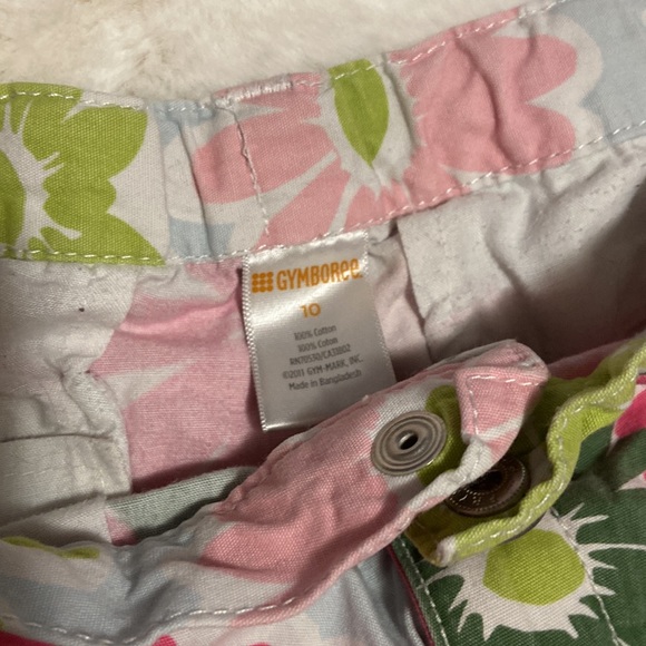 Girls Floral Shorts - Picture 2 of 4